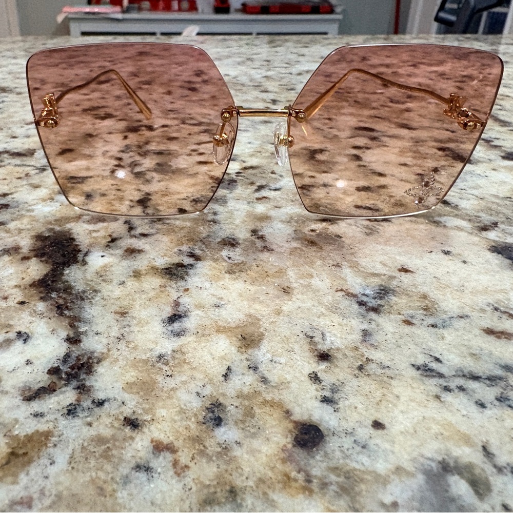 Louis Vuitton glam 2.0 sunglasses